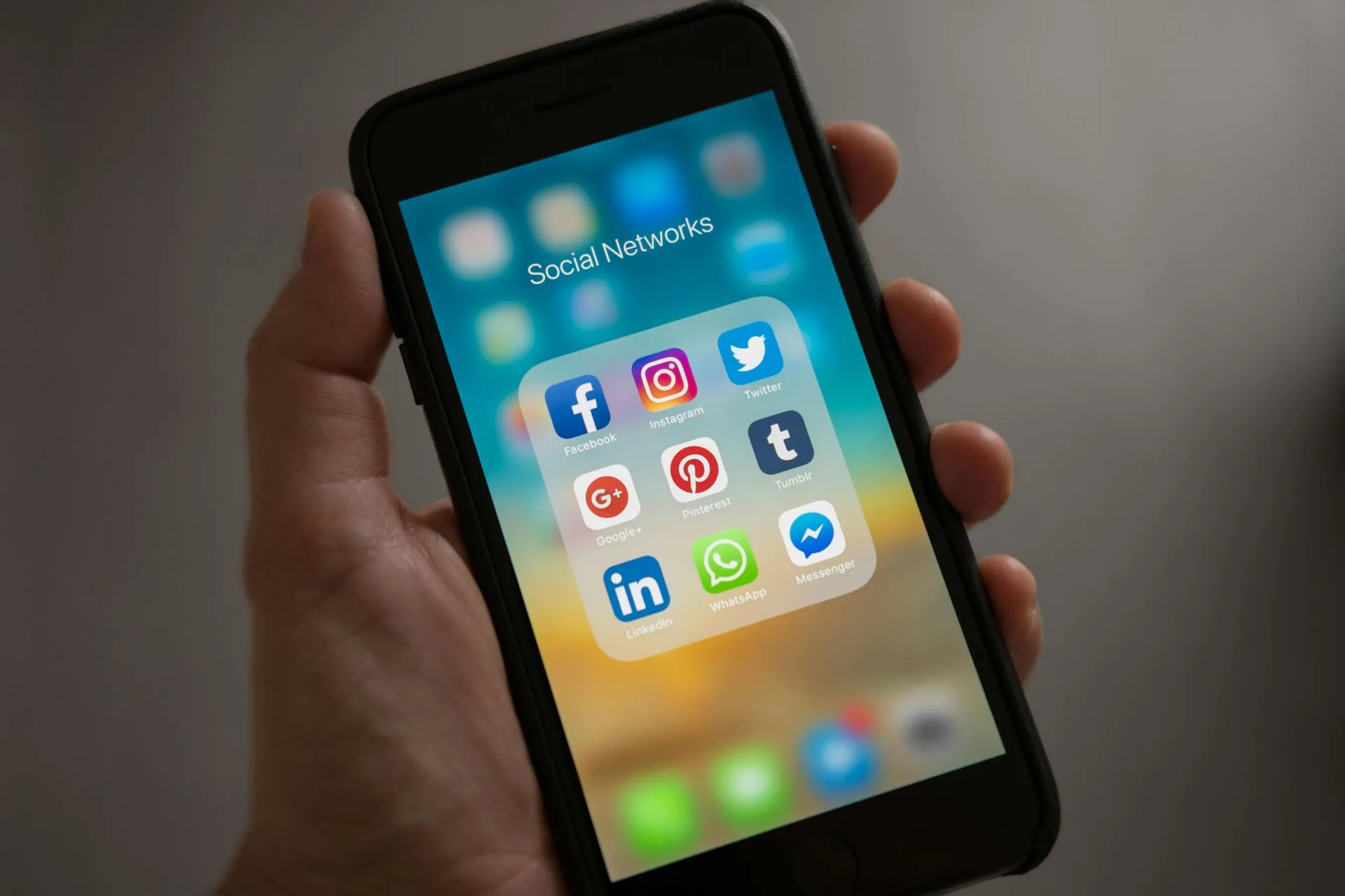 Best Times to Post for Hotels: Boost Reach & Bookings
